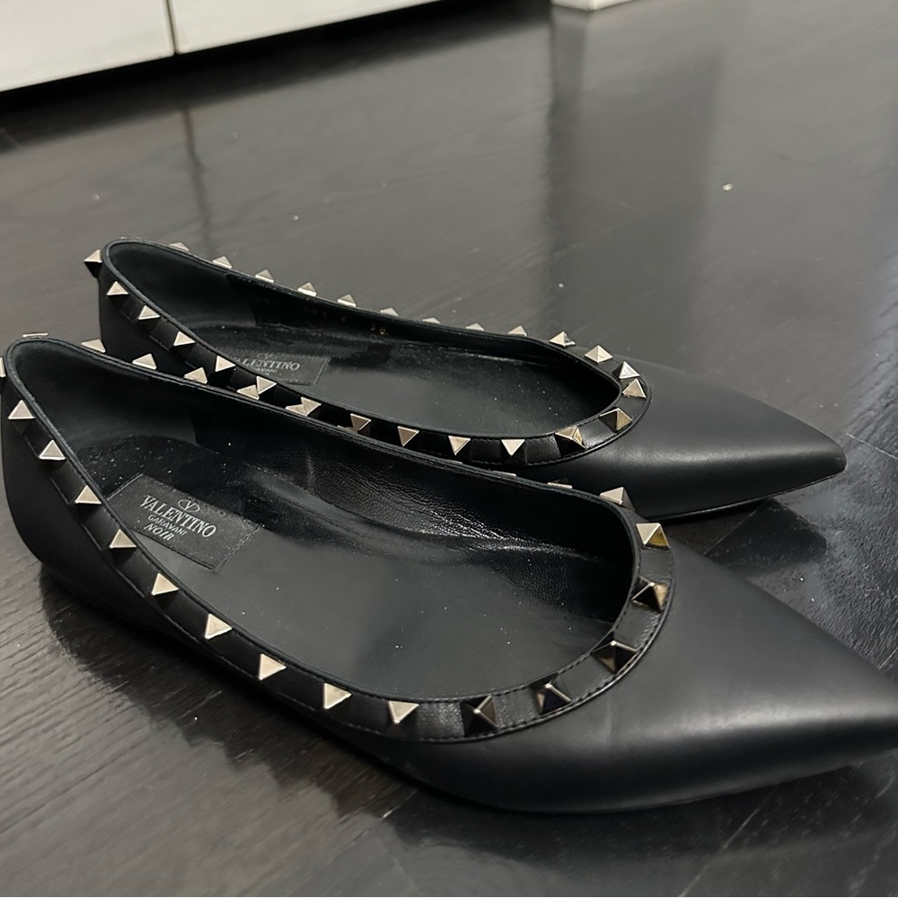 Valentino patent rockstar